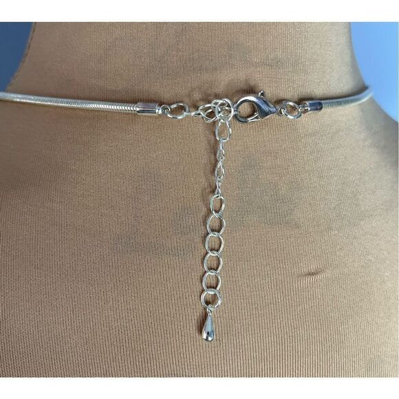 The Pearl & Stone 3 Tone Matte Bib Rhodium Necklace - Picture 3 of 4